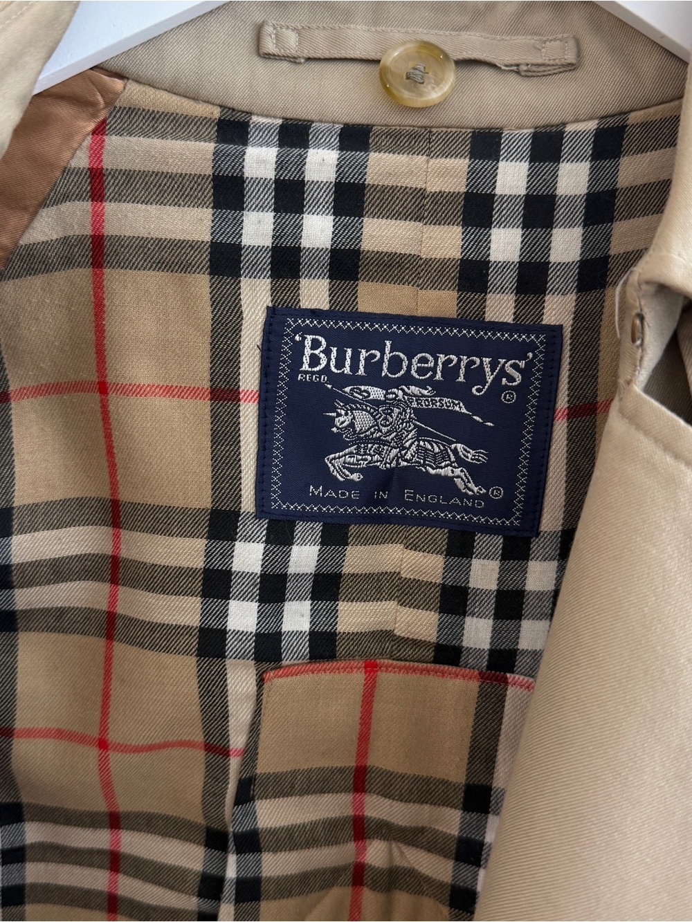 Vintage authentic Burberry trench coat, size Small - Picture 8 of 10